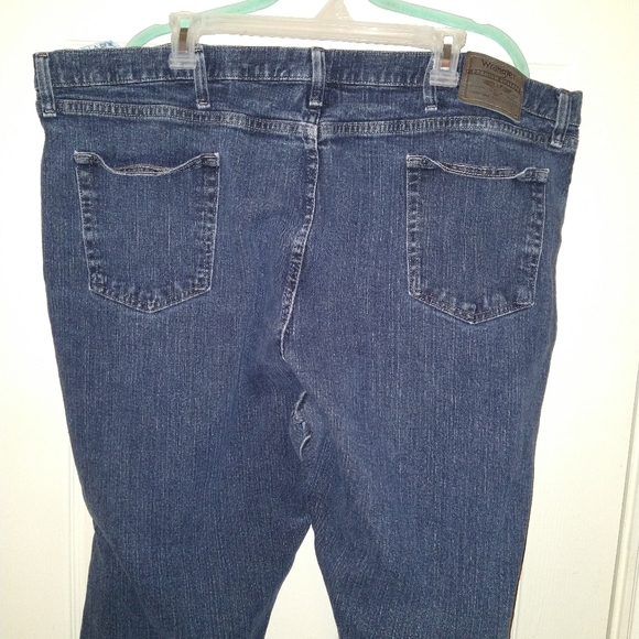 Wrangler Relaxed Fit Blue Medium Wash Denim Jeans Men's sz 46x30 - Picture 4 of 7